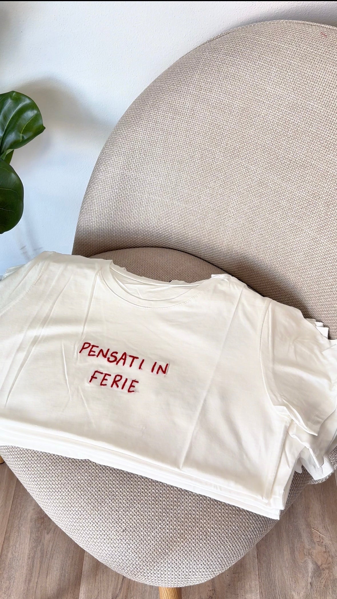 T-shirt ricamata