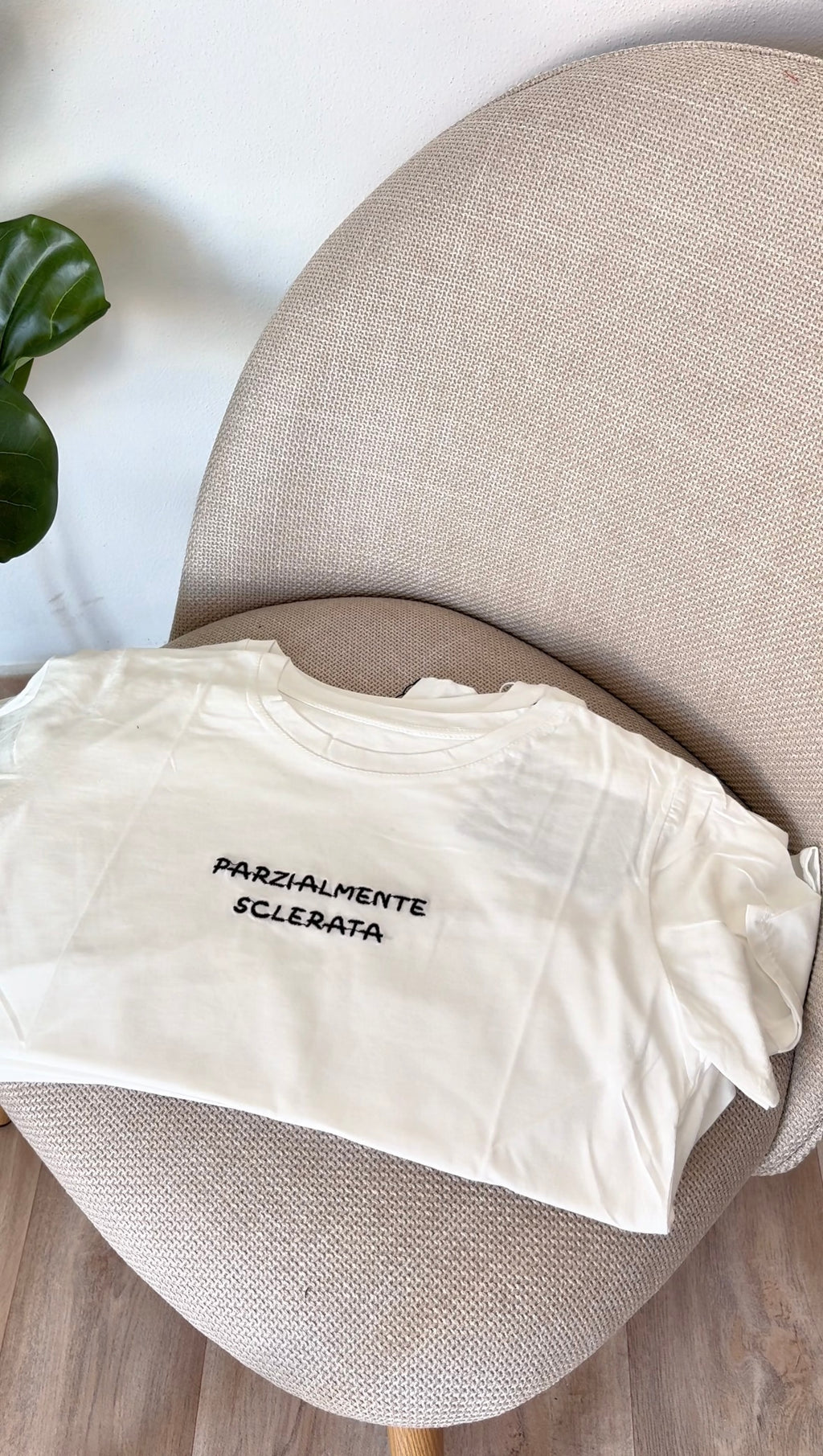 T-shirt ricamata