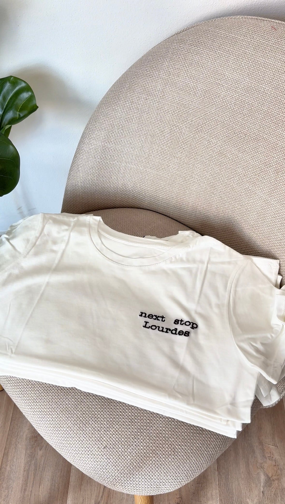 T-shirt ricamata