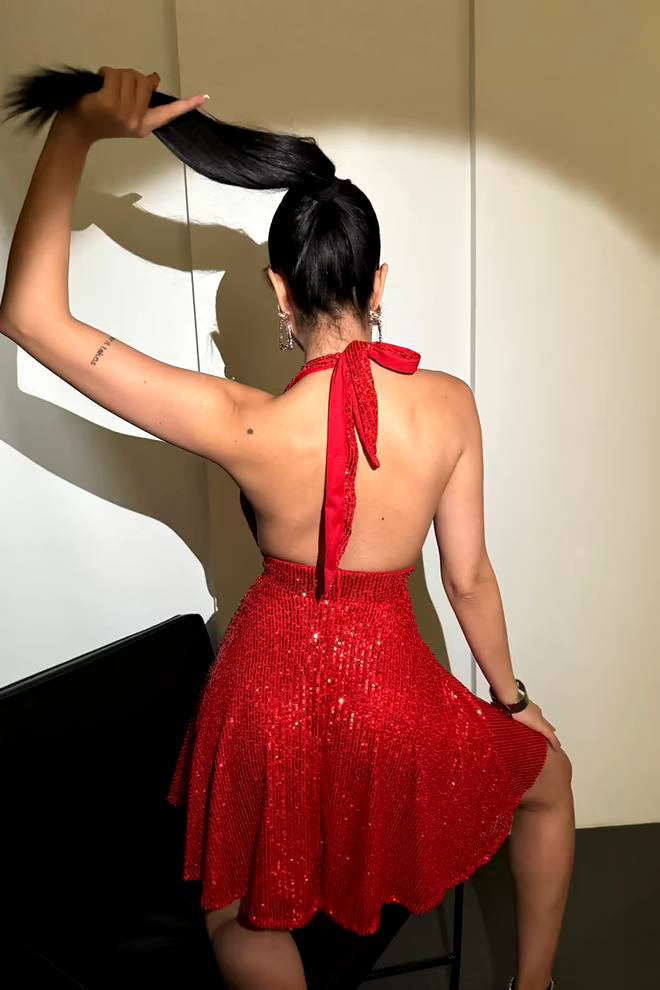 Abito Con Paillettes Con Scollo All'americana - Rosso