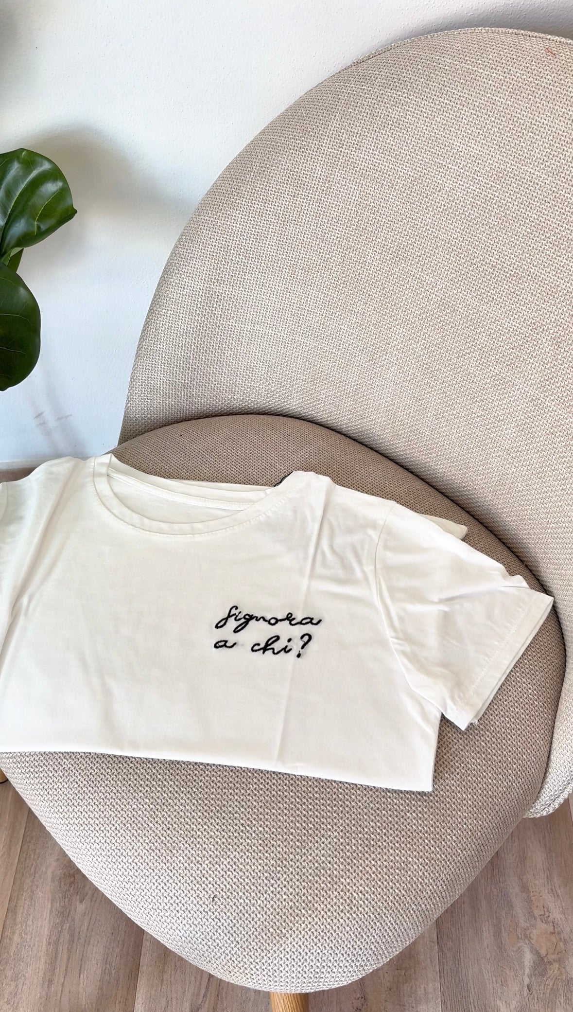 T-shirt ricamata