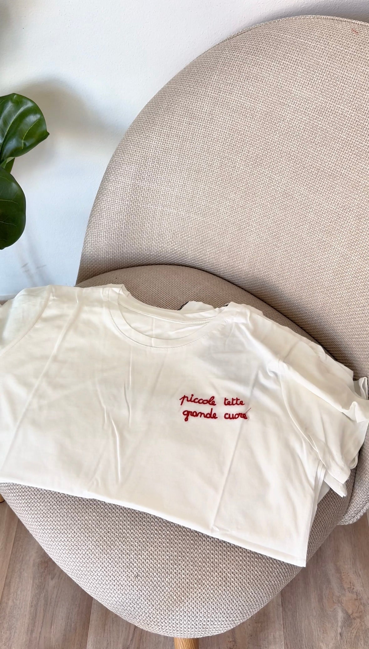 T-shirt ricamata