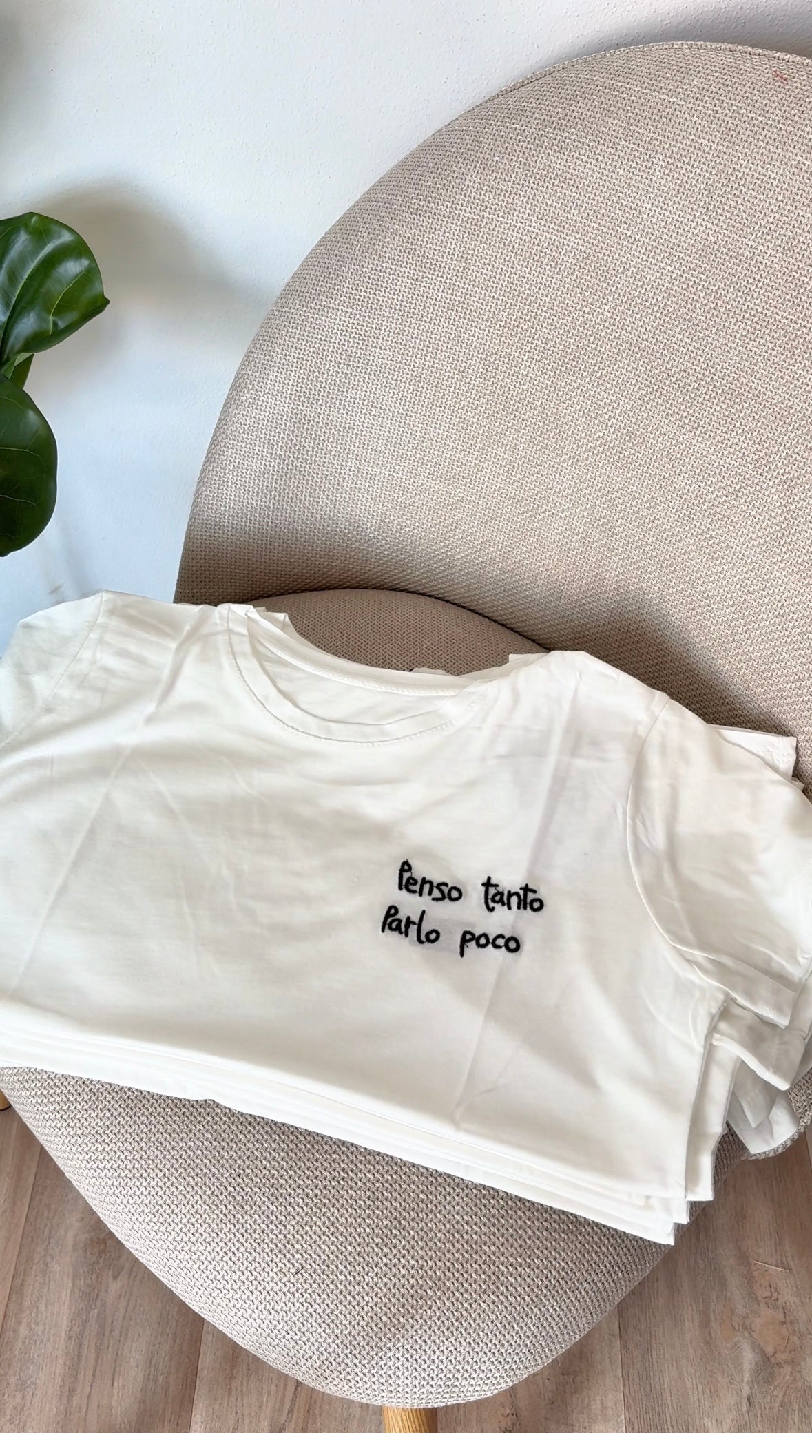 T-shirt ricamata