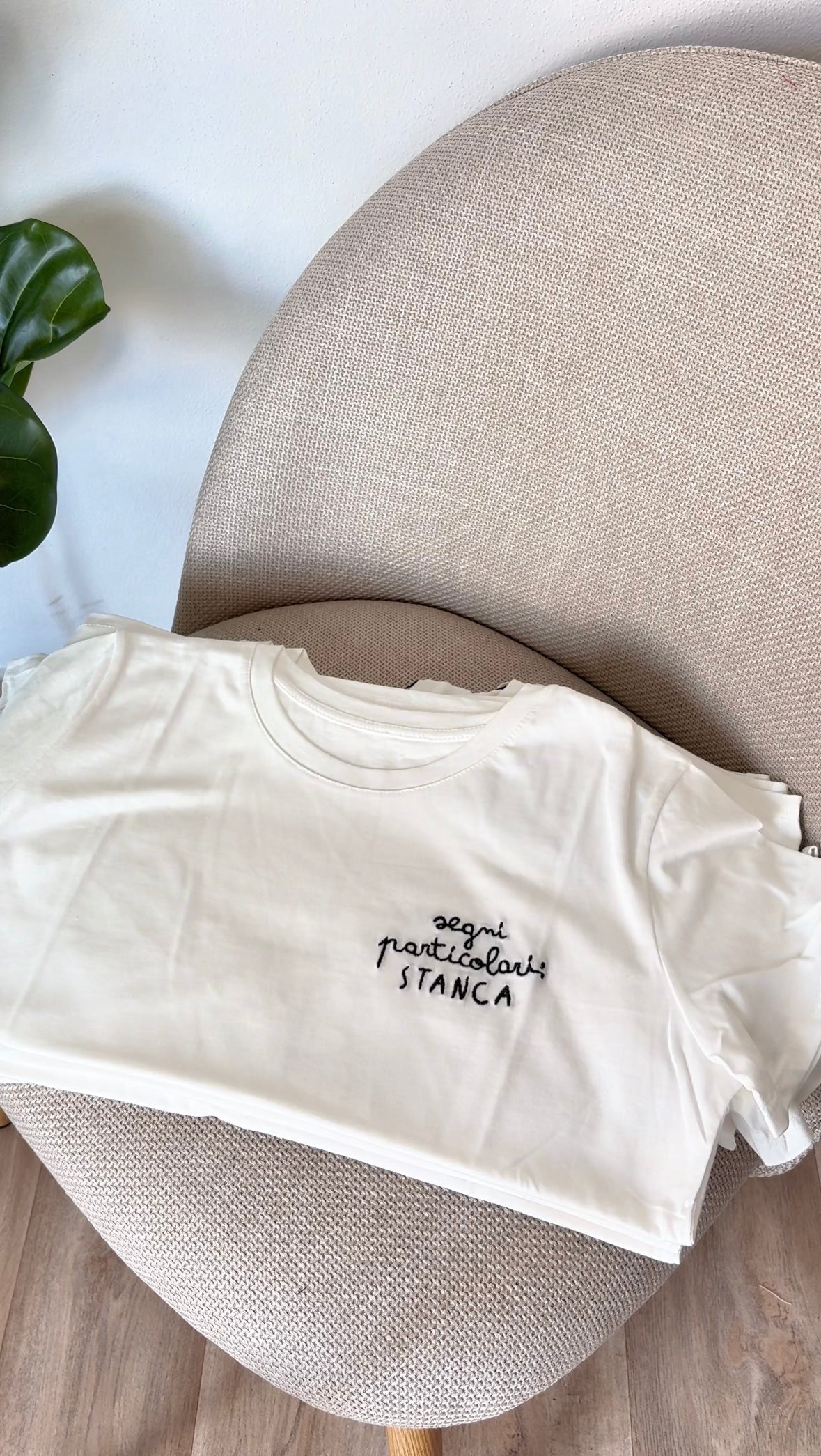 T-shirt ricamata